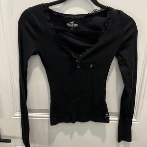 Women’s Hollister long-sleeved, ribbed shirt. NWOT. Size XS.
